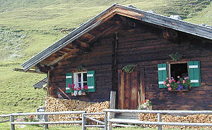 Bewirtschaftete Almen laden ein. Bewirtschaftete Almen laden ein.